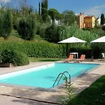 Sunlit With Pool *