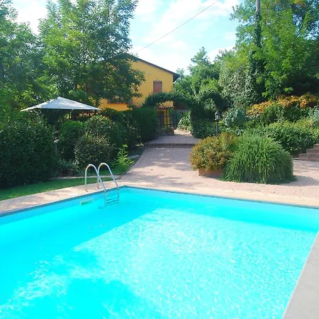 Sunlit With Pool Фучеккьо