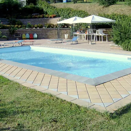 Sunlit With Pool Дом отдыха Фучеккьо