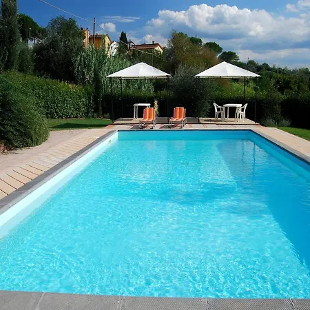 Sunlit With Pool Дом отдыха
