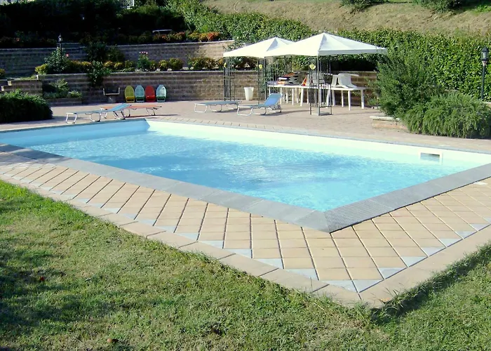 Sunlit With Pool Σπίτι διακοπών Φουσέκιο